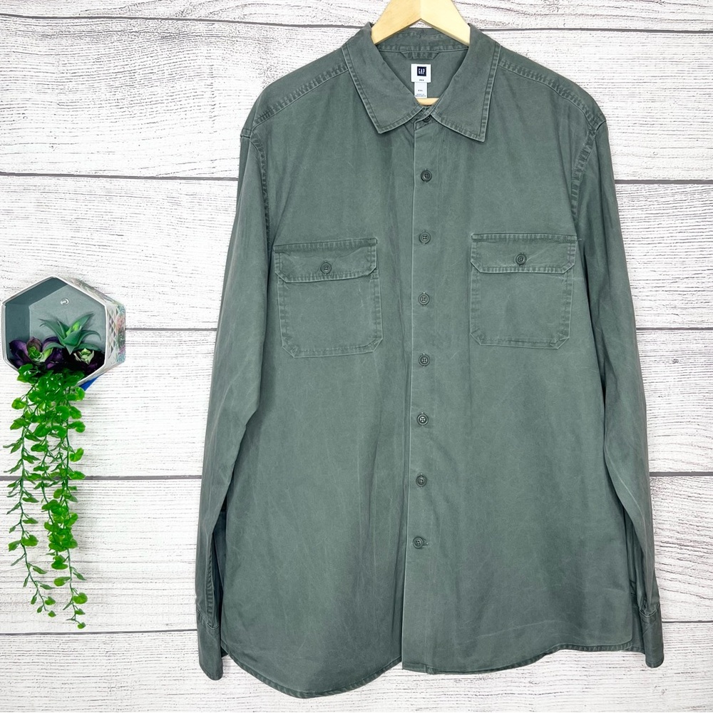 GAP Green Casual Button Down Shirt with Collared Neckline
